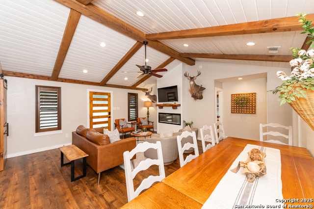 Listing photo id 5 for 15600 Ranch Road 12