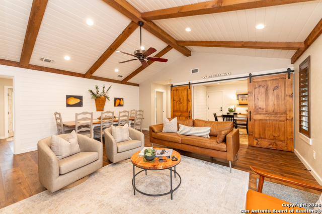 Listing photo id 7 for 15600 Ranch Road 12