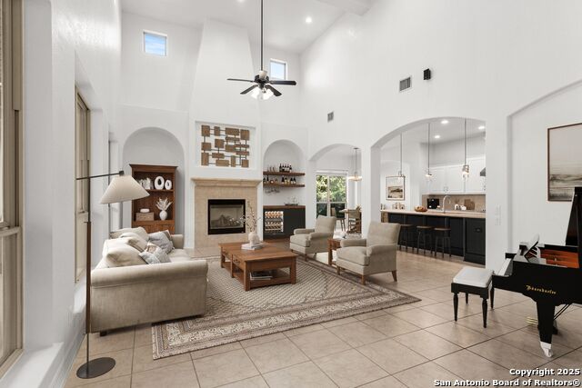 Image 3 of 25 For 22450 Viajes