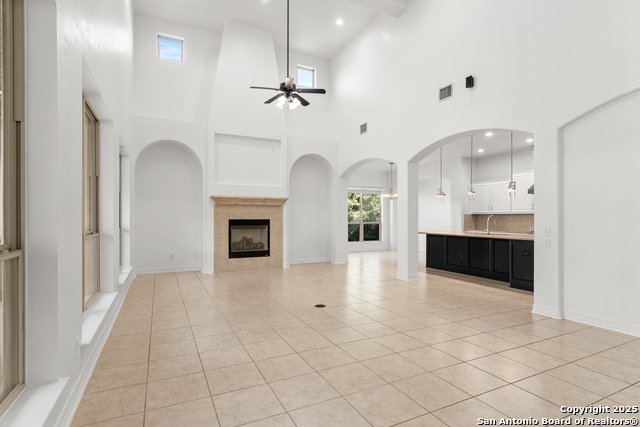 Image 4 of 25 For 22450 Viajes