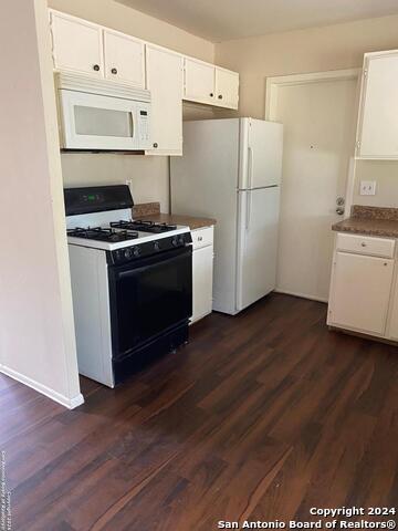 Image 4 of 4 For 5827 Castle Hunt