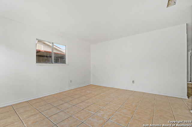 Image 5 of 22 For 4942 Driskill