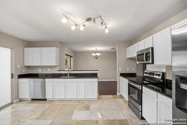 Image 13 of 39 For 22006 Kenton Knoll