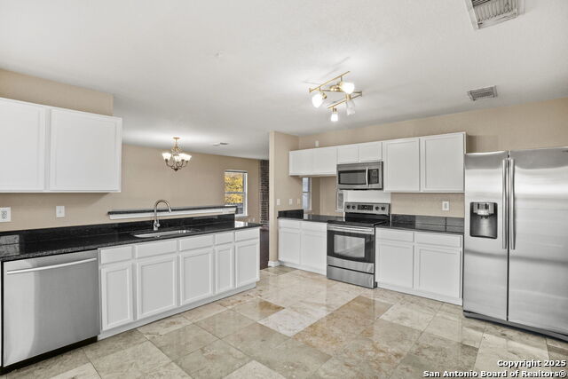 Image 14 of 39 For 22006 Kenton Knoll