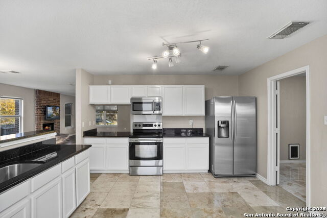 Image 15 of 39 For 22006 Kenton Knoll