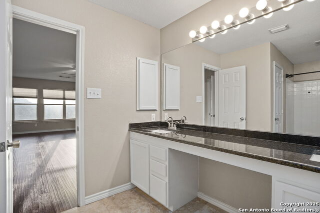 Image 21 of 39 For 22006 Kenton Knoll