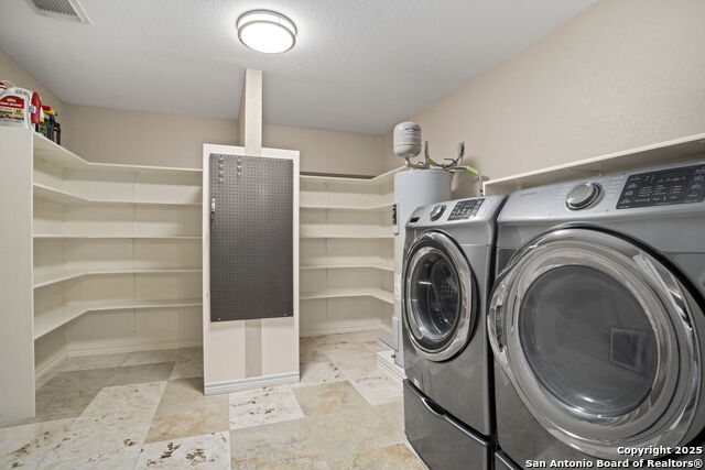 Image 28 of 39 For 22006 Kenton Knoll