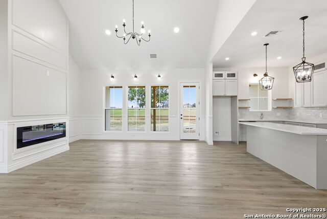 Image 14 of 50 For 348 Valley Oak