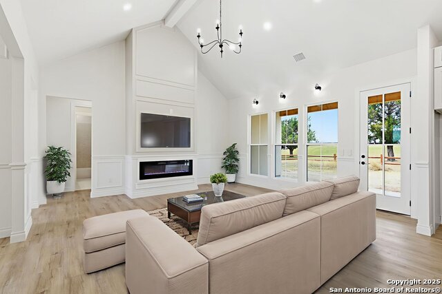 Image 15 of 50 For 348 Valley Oak