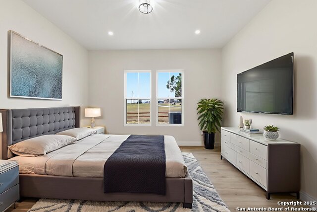 Image 27 of 50 For 348 Valley Oak