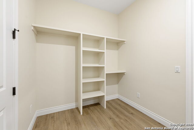 Image 38 of 50 For 348 Valley Oak