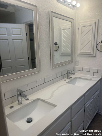 Image 21 of 25 For 15215 Bent Moss