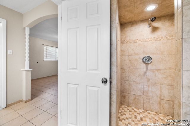 Image 39 of 46 For 5523 King Richard St