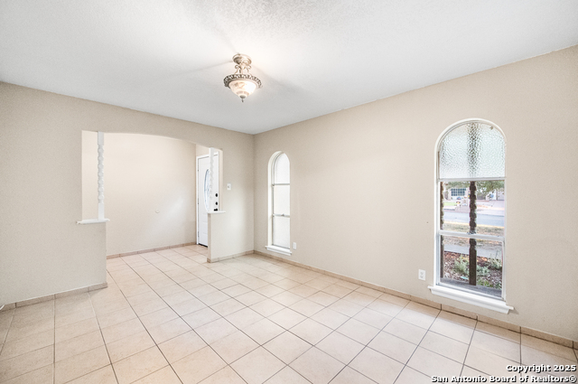 Image 8 of 46 For 5523 King Richard St