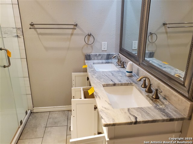 Image 9 of 10 For 2118 Burnet