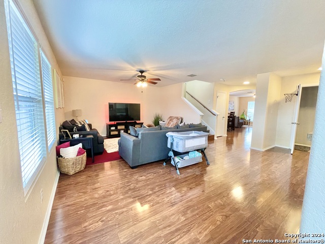 Listing photo id 12 for 3611 Alonzo  