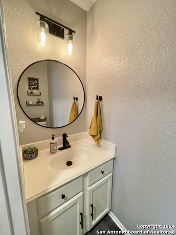 Listing photo id 13 for 3611 Alonzo  