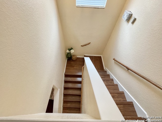 Listing photo id 15 for 3611 Alonzo  