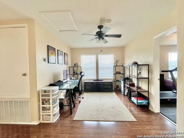 Listing photo id 17 for 3611 Alonzo  