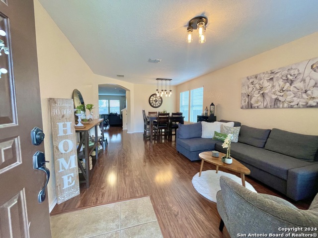 Listing photo id 1 for 3611 Alonzo  