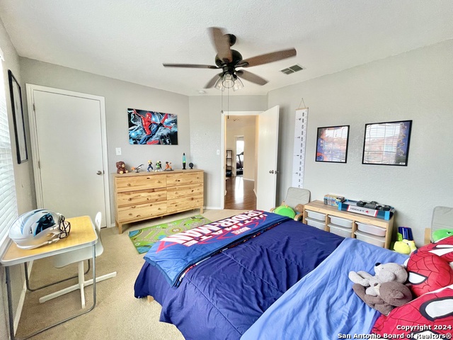 Listing photo id 32 for 3611 Alonzo  