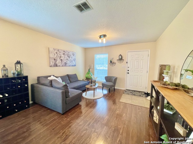 Listing photo id 4 for 3611 Alonzo  