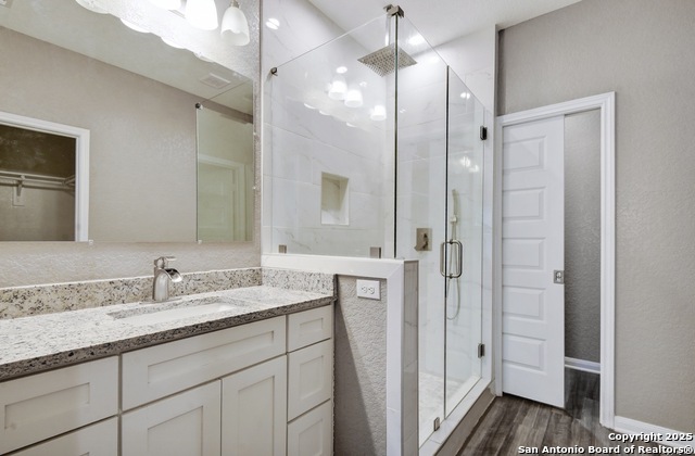 Image 16 of 34 For 1303 Lombrano St