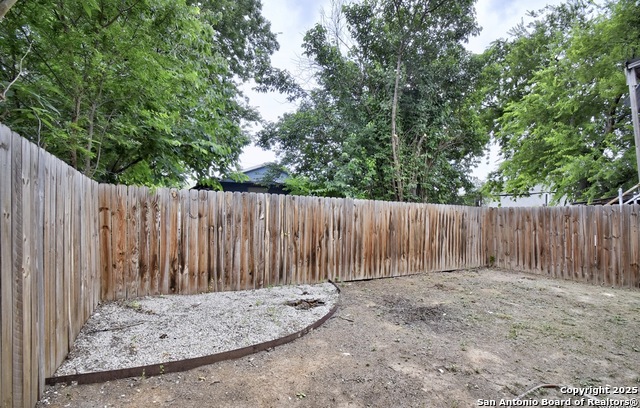 Image 25 of 34 For 1303 Lombrano St