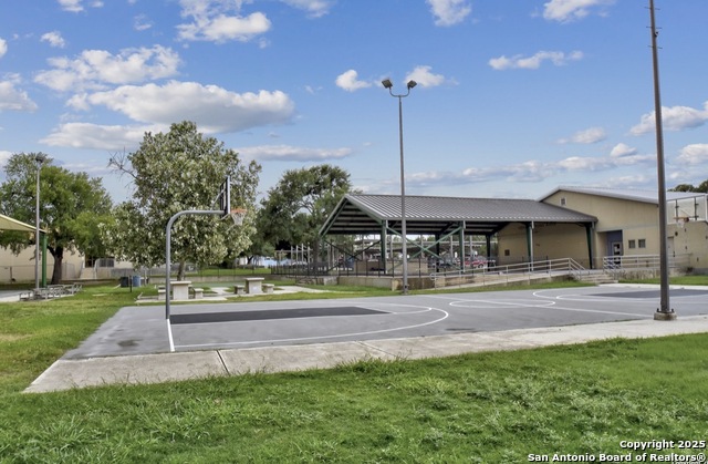 Image 28 of 34 For 1303 Lombrano St