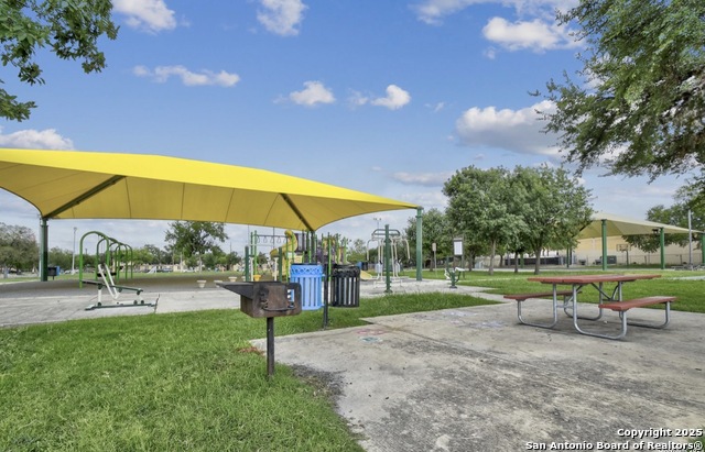 Image 30 of 34 For 1303 Lombrano St