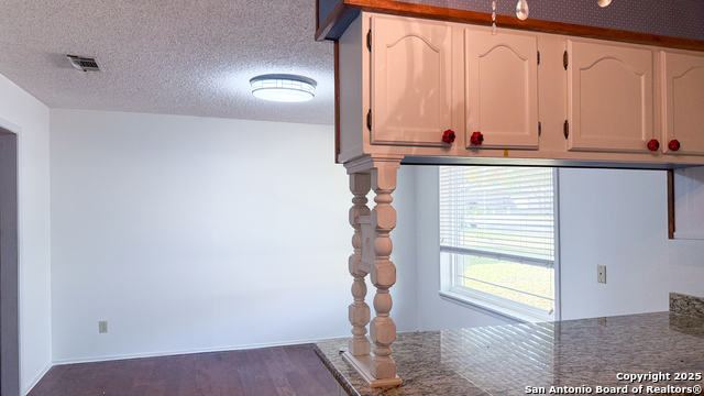 Image 3 of 12 For 1445 Devin