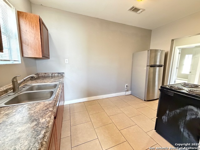 Image 5 of 9 For 1511 Ashby Pl W 1