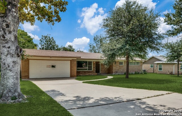 Image 2 of 6 For 6710 Moss Oak Dr.