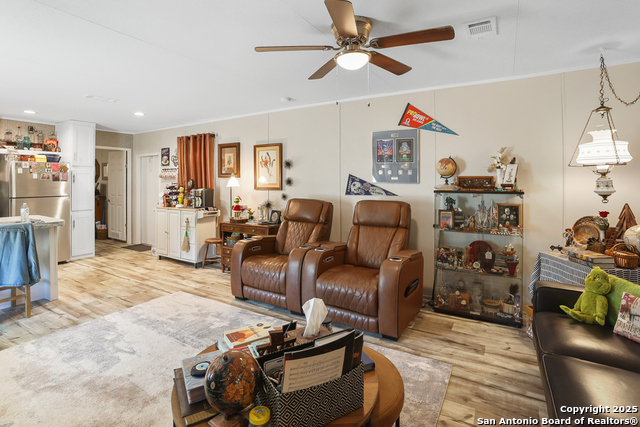 Image 8 of 19 For 570 Pr 1523  