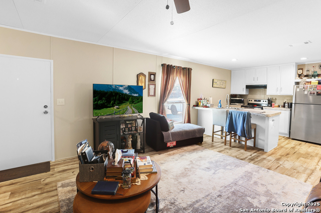 Image 9 of 19 For 570 Pr 1523  