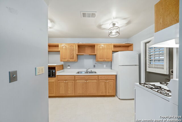 Image 9 of 24 For 6022 Castle View Drive