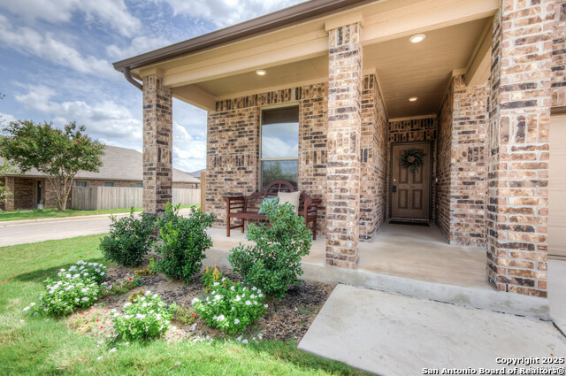 Image 4 of 25 For 1402 Bluejay Court