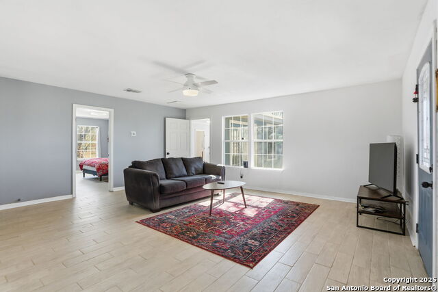 Image 6 of 38 For 100 Meadow Lake