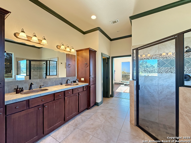 Listing photo id 8 for 425 Youngblood Trail