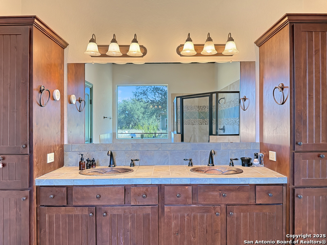 Listing photo id 10 for 425 Youngblood Trail