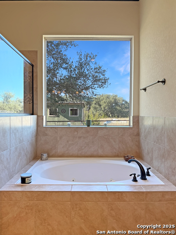 Listing photo id 11 for 425 Youngblood Trail