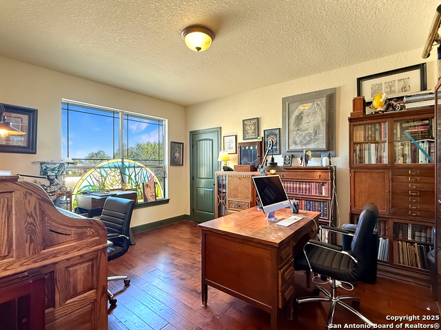 Listing photo id 5 for 425 Youngblood Trail