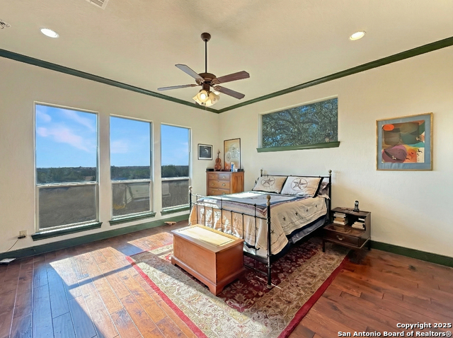 Listing photo id 7 for 425 Youngblood Trail