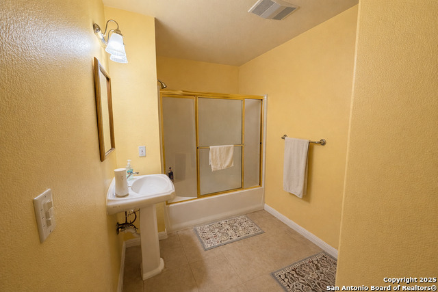 Image 18 of 19 For 1968 Round Table