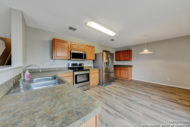 Image 9 of 28 For 605 Gatewood Briar