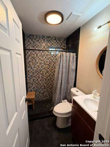 Image 10 of 11 For 251 Woodlawn E