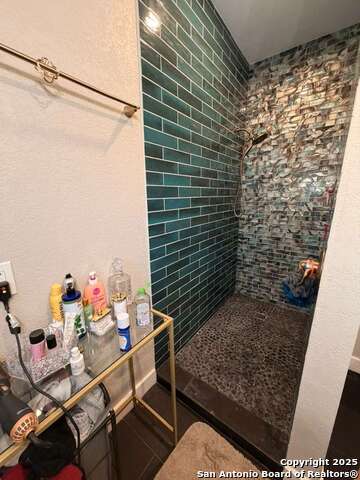 Image 3 of 11 For 251 Woodlawn E