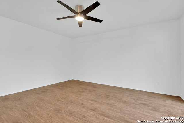 Image 6 of 14 For 600 Gentleman  4