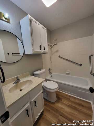 Image 11 of 18 For 1051 Country Club 19