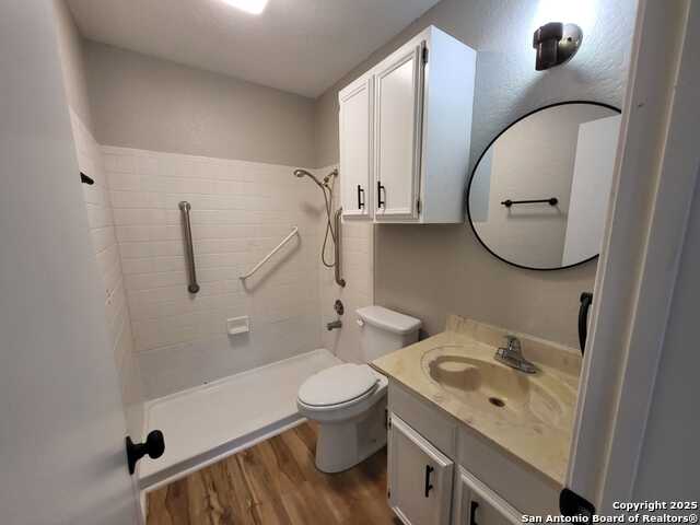 Image 16 of 18 For 1051 Country Club 19